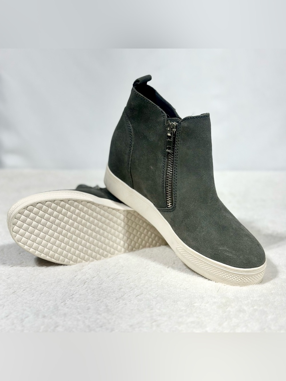 Steve Madden Wedgie Gray Suede Wedge Sneaker Booties Size 10